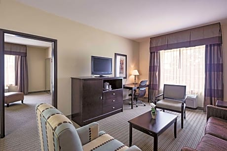 Deluxe Family Suite - Mobility Access/Non-Smoking