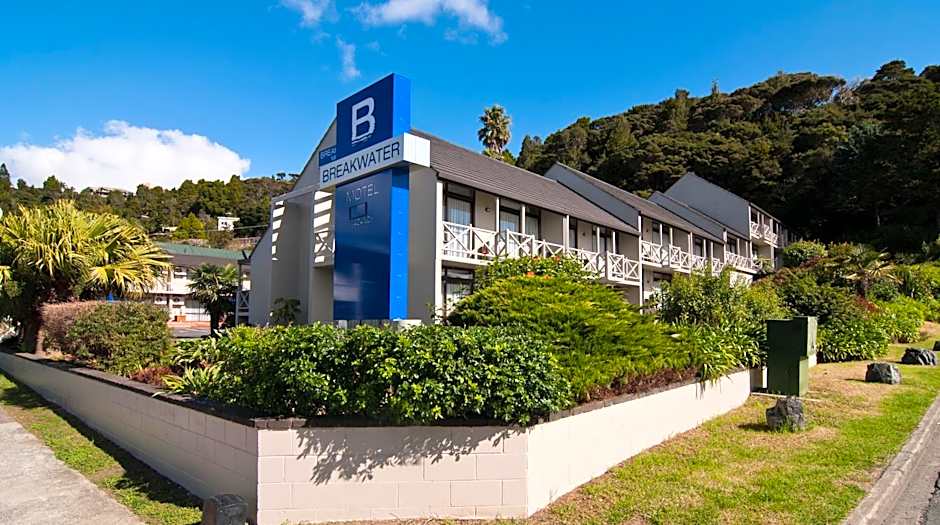 Breakwater Motel