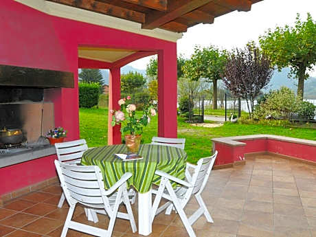 Idyllic cottage next to the beautiful Lake Idro