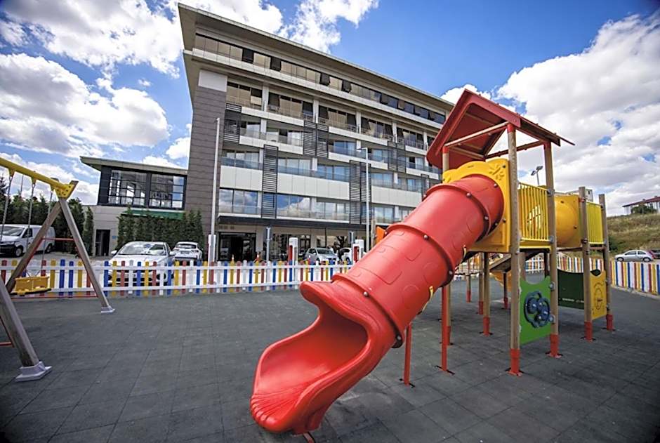 Hilly Hotel