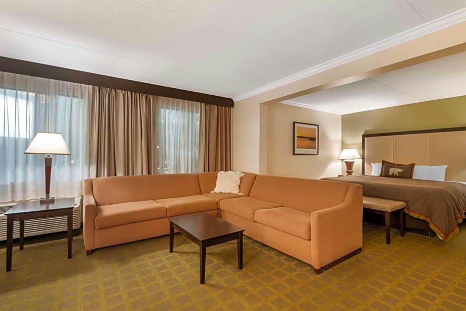 Best Western Plus White Bear Country Inn
