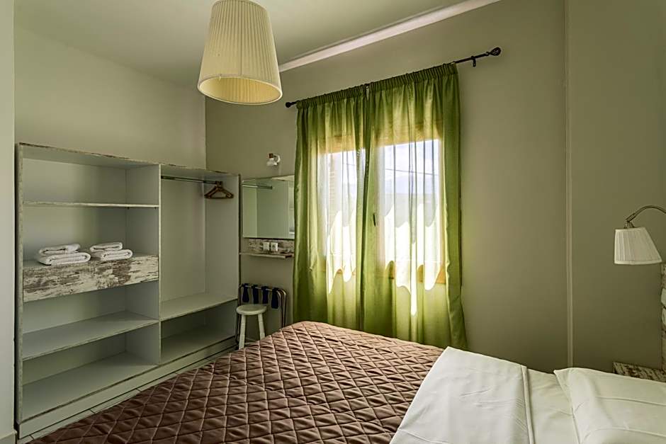 Lefkis apartments & studios