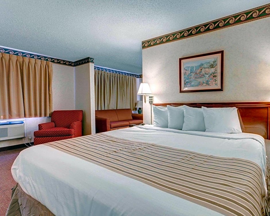 Photo 1 of 3 of 1 King Bed Suite, Nonsmoking