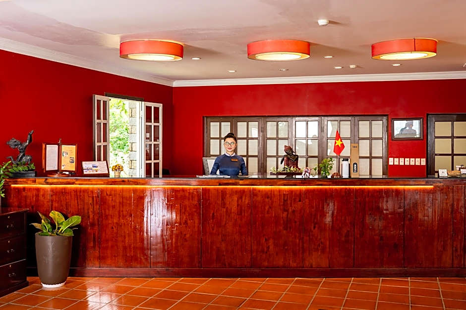 Victoria Nui Sam Lodge
