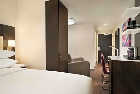1 King City View Room Mobility Access with 3X3 Shower