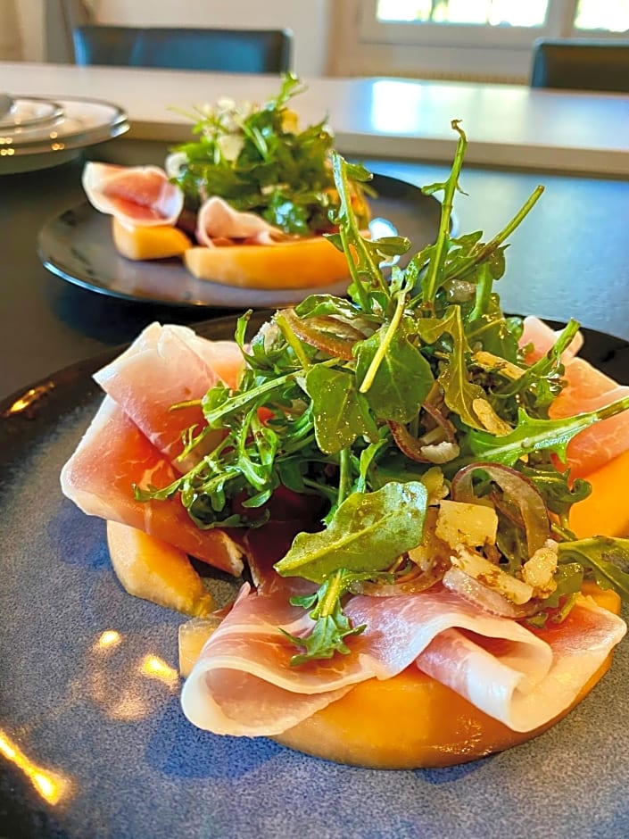 Sans Souci Bed and Breakfast Luxe Heated Pool and Restaurant