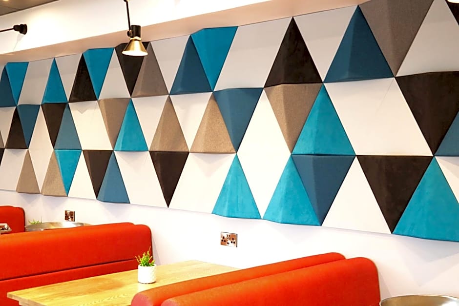 Holiday Inn Express Chester Racecourse By IHG