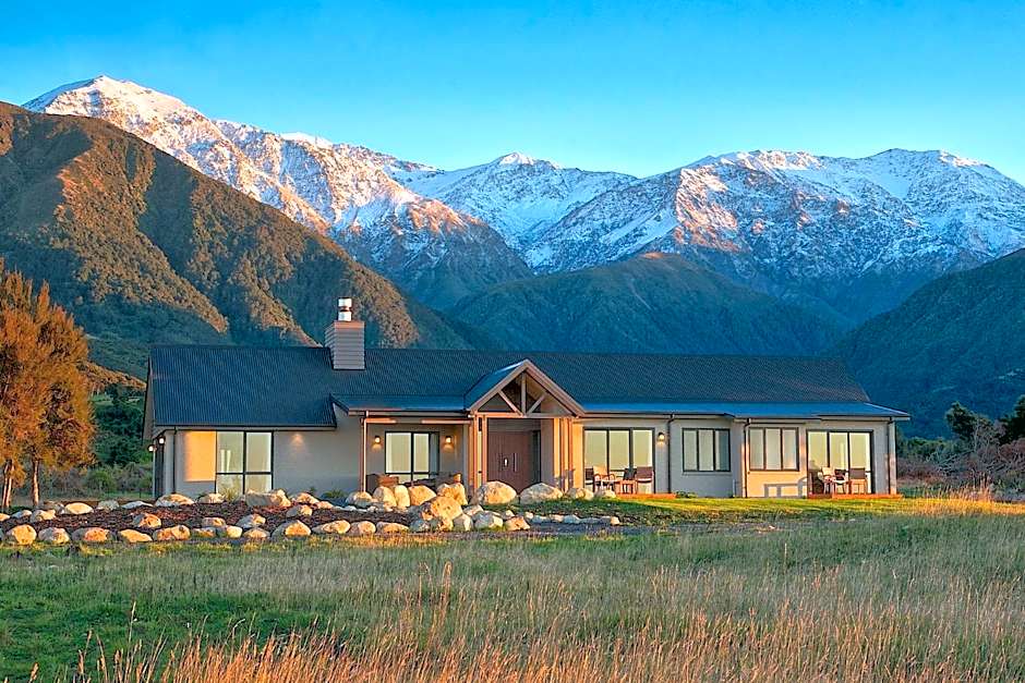Manakau Lodge