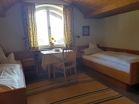 Apartment with Mountain View