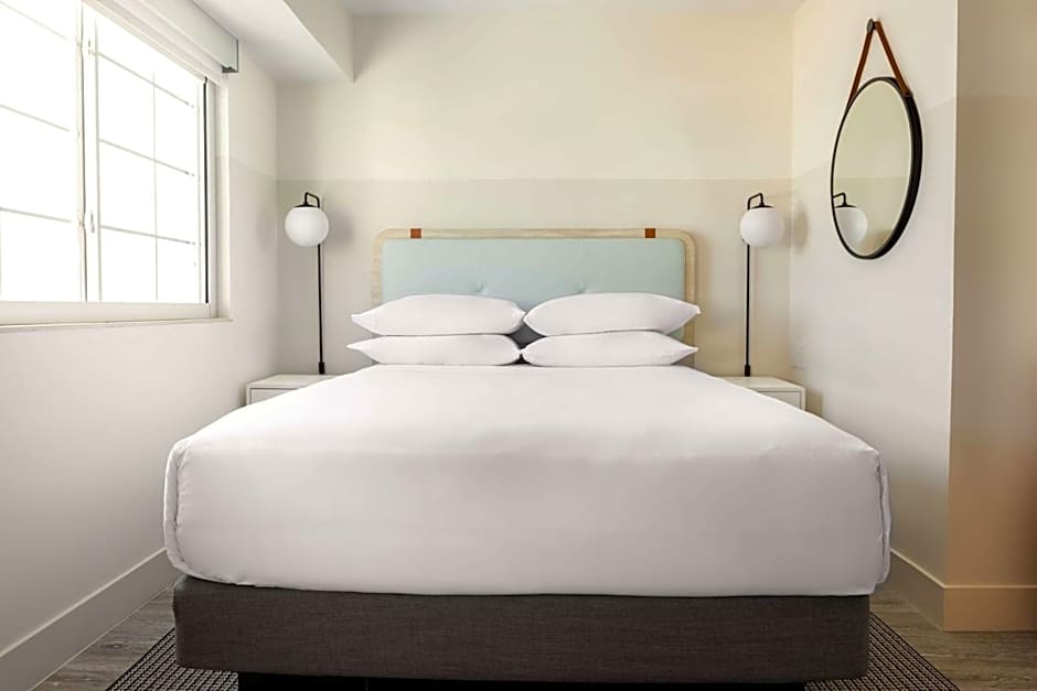 Hampton by Hilton Grand Cayman Seven Mile Beach