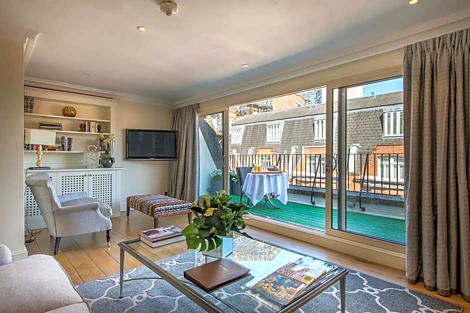 The Capital Hotel, Apartments & Townhouse