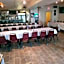 Price Pointe Inn