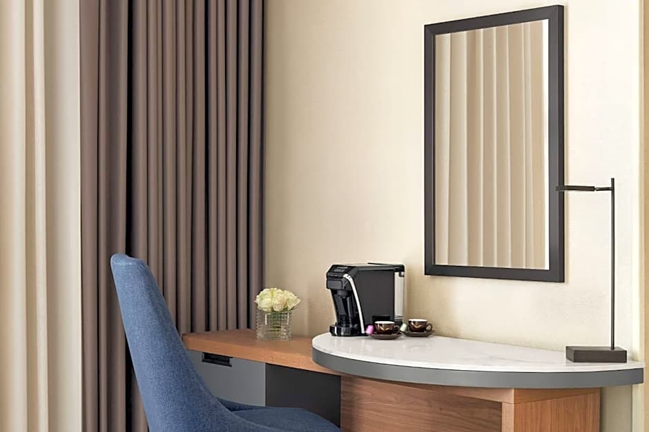 Anwar Al Madinah Movenpick Hotel