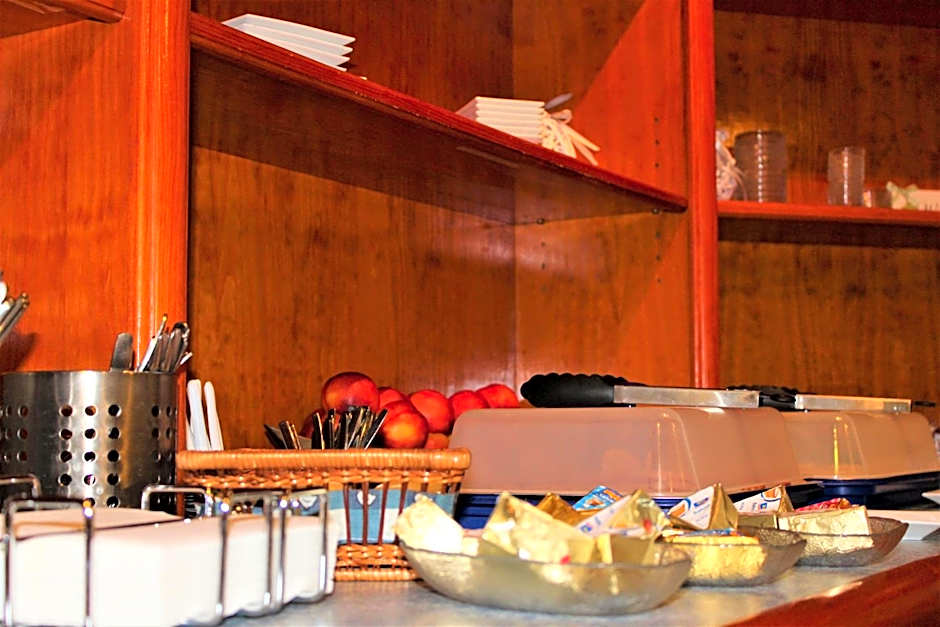 Hotel Alsterquelle 24h Check-in, Free Parking and WiFi