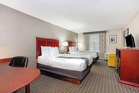 Deluxe Queen Room with Two Queen Beds