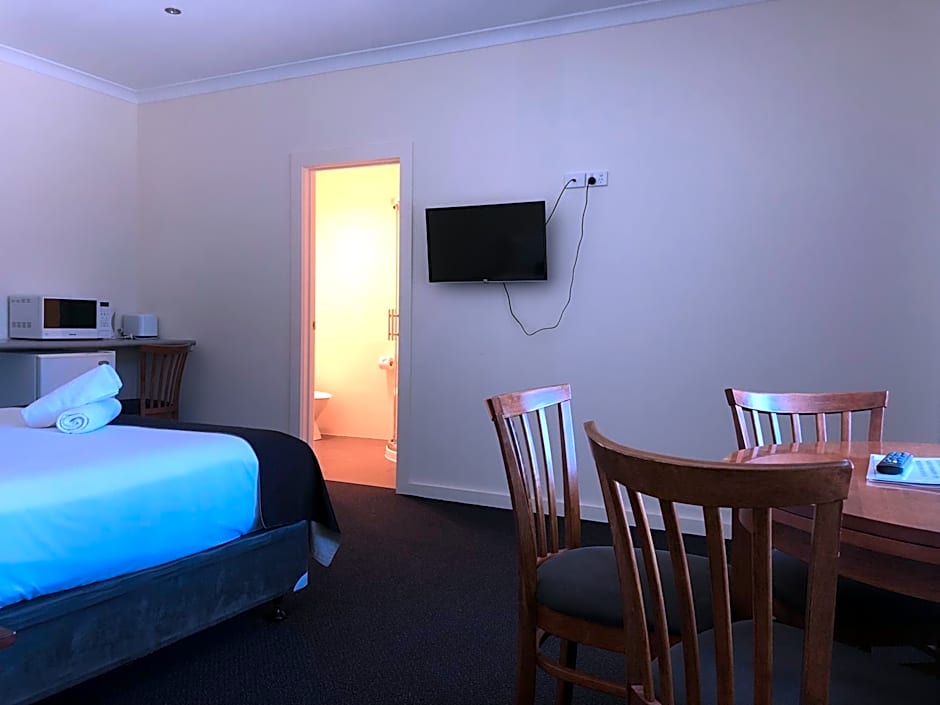 Lakeside Motel Waterfront