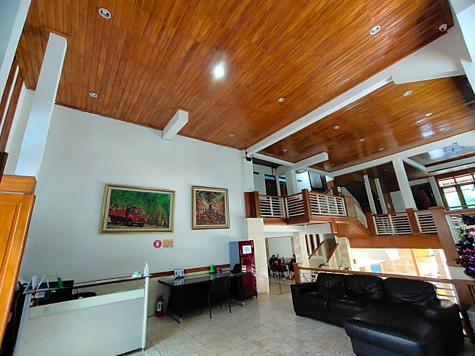 Tirtasari Nice Guesthouse 2 by ZUZU