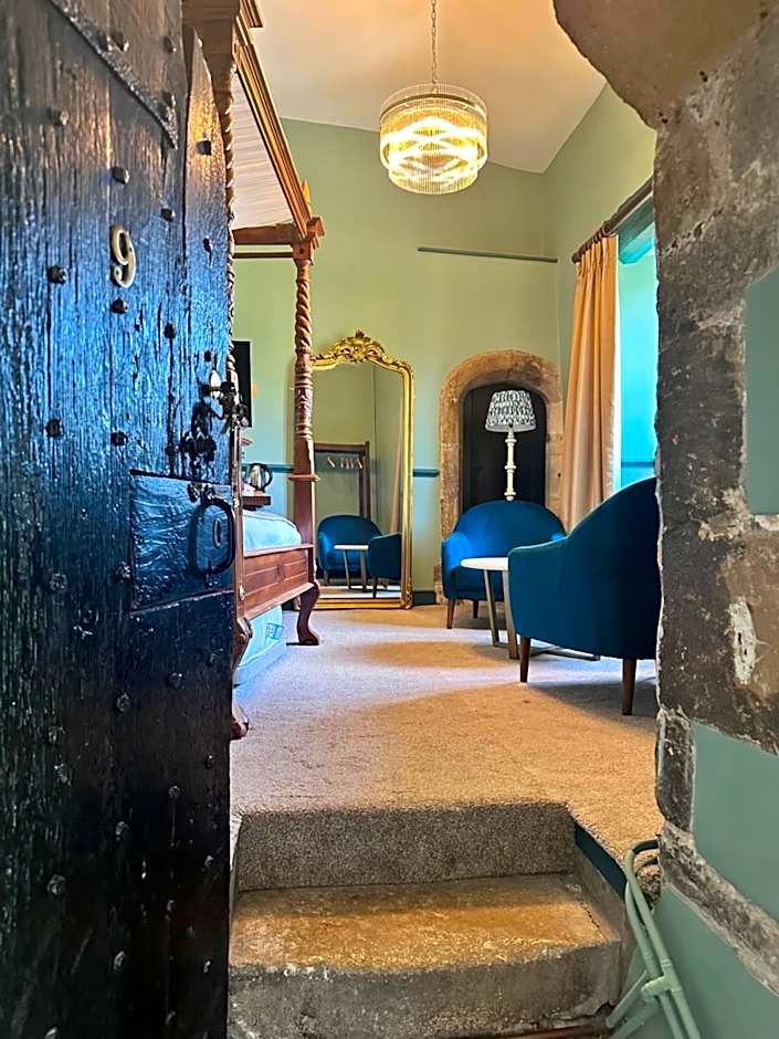 The Ancient Gatehouse & Rugantino Restaurant