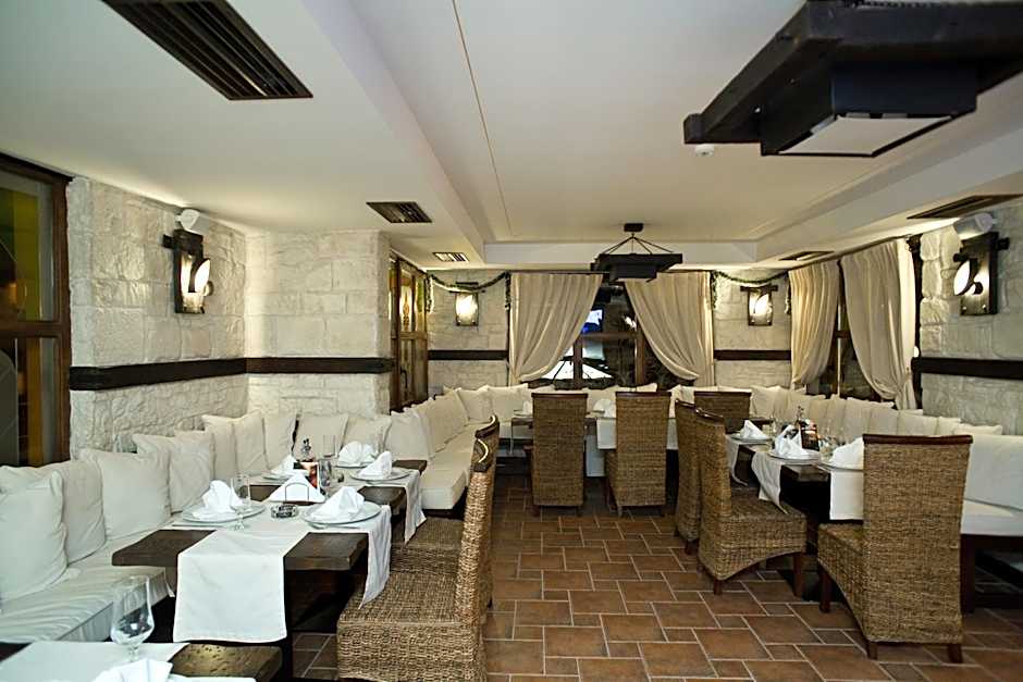 Семеен Хотел Опера