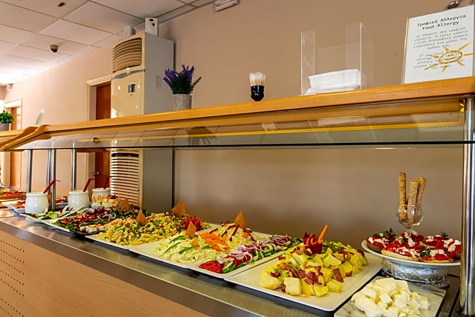 Village Inn Studios & Family Apartments