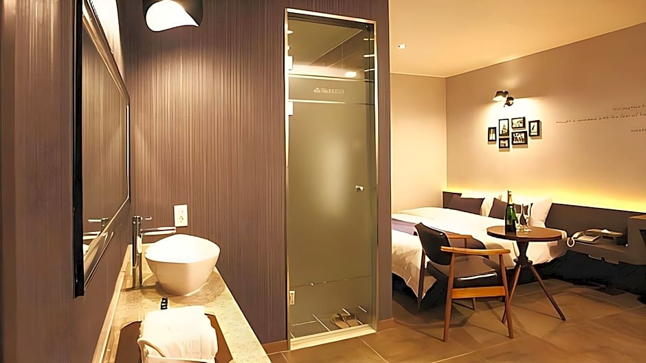 S& Hotel