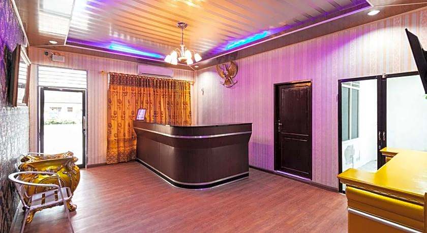 RedDoorz Plus near Universitas Methodist Medan