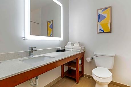 King Suite - Non-Smoking