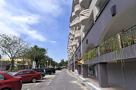 Lumut Waterfront Apartment