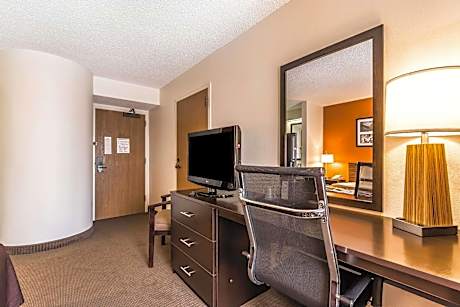 Queen Room - Non-Smoking