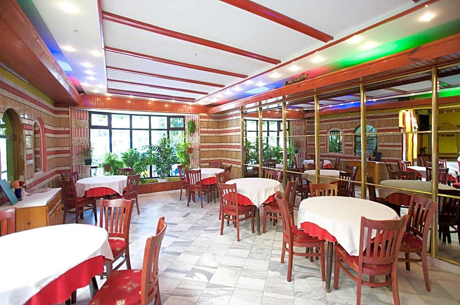 Family Hotel Flora