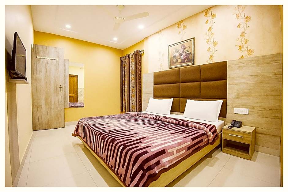 Goroomgo Shree Krishna Hotels Amritsar