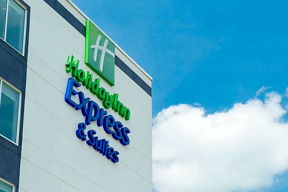 Holiday Inn Express and Suites - Mall of America - MSP Airport By IHG