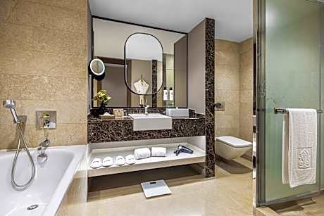 superior room land view