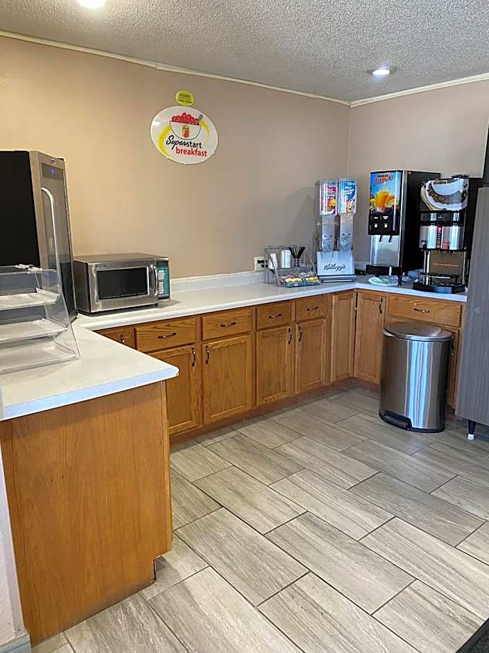 Super 8 by Wyndham Austin MN