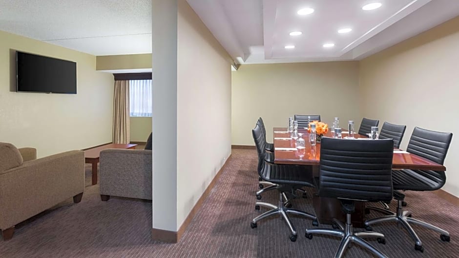 DoubleTree Suites By Hilton Hotel Cincinnati-Blue Ash