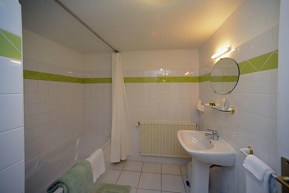 Logis Hôtel Restaurant Manoir De L'Acherie