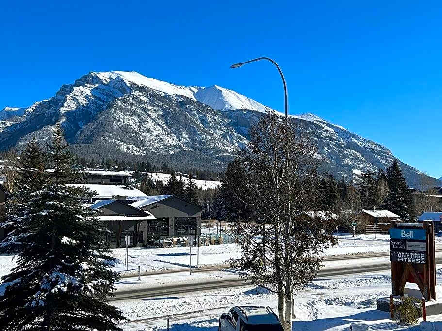Mountain Modern Hideaway