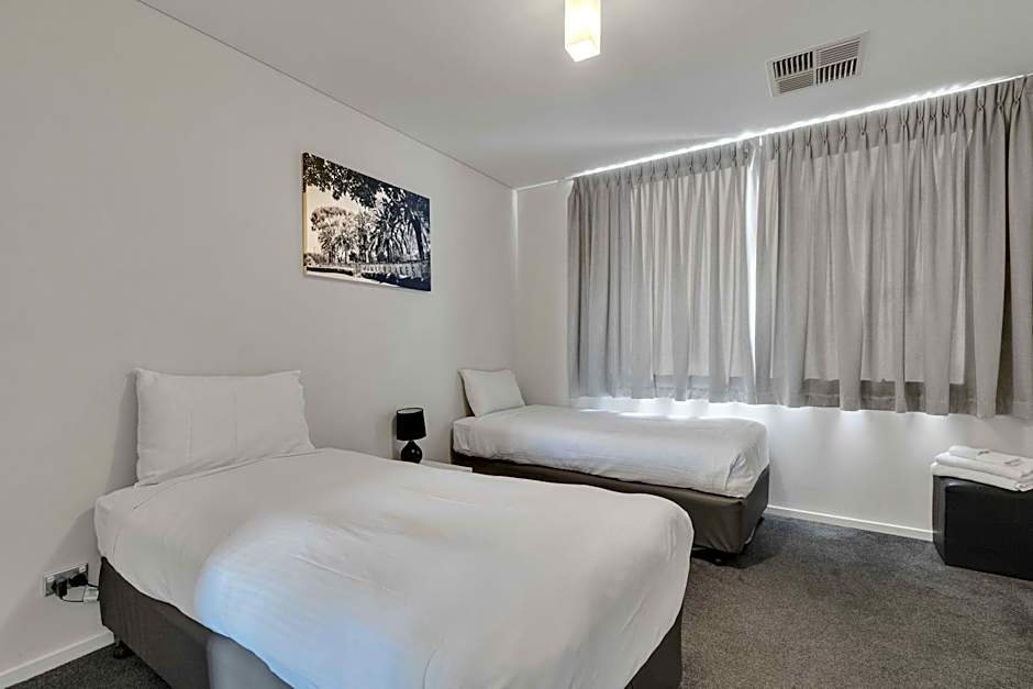 Mawson Lakes Hotel