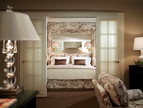 One-Bedroom King or Queen Suite
