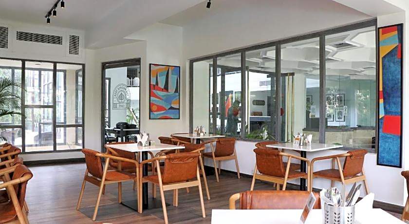 Rajdarshan - A Lake View Hotel