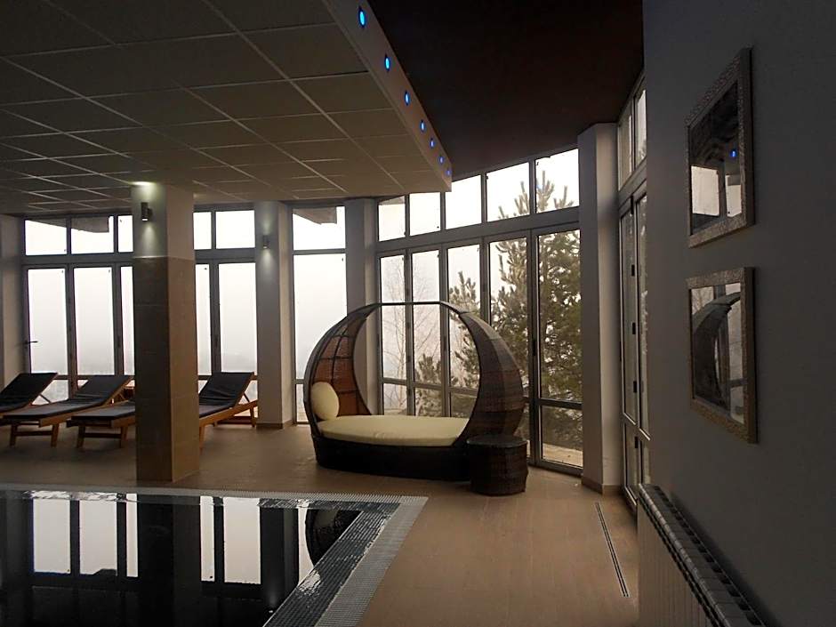 Milmari - Breakfast and pool