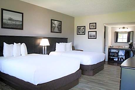 Queen room with 2 Queen Beds, Mobility/Hearing Impaired Access, Bathtub w/Grab Bars, Non-Smoking