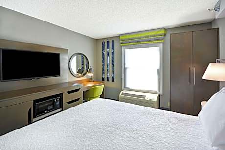 1 Queen Bed Nonsmoking