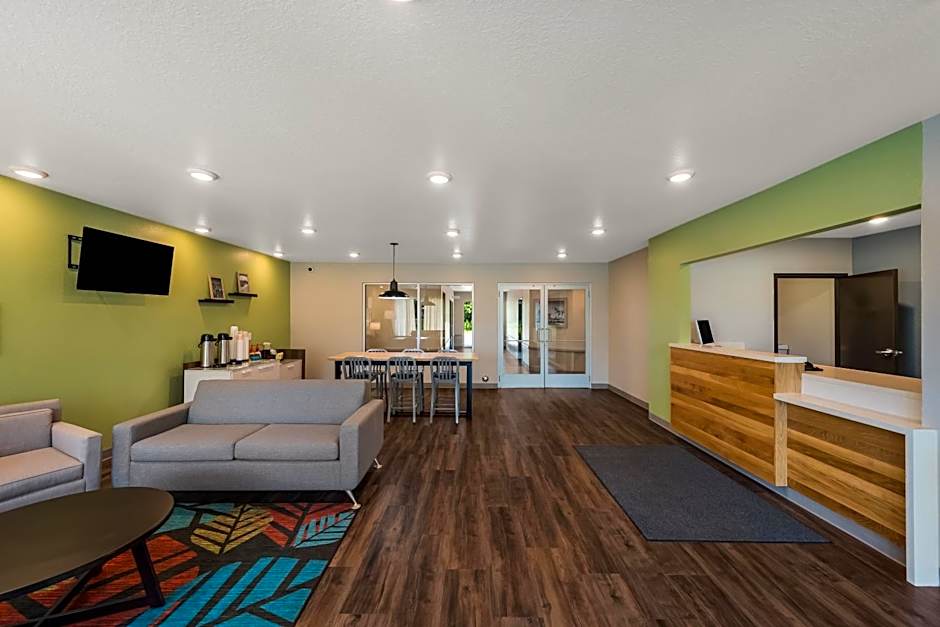 WoodSpring Suites West Palm Beach