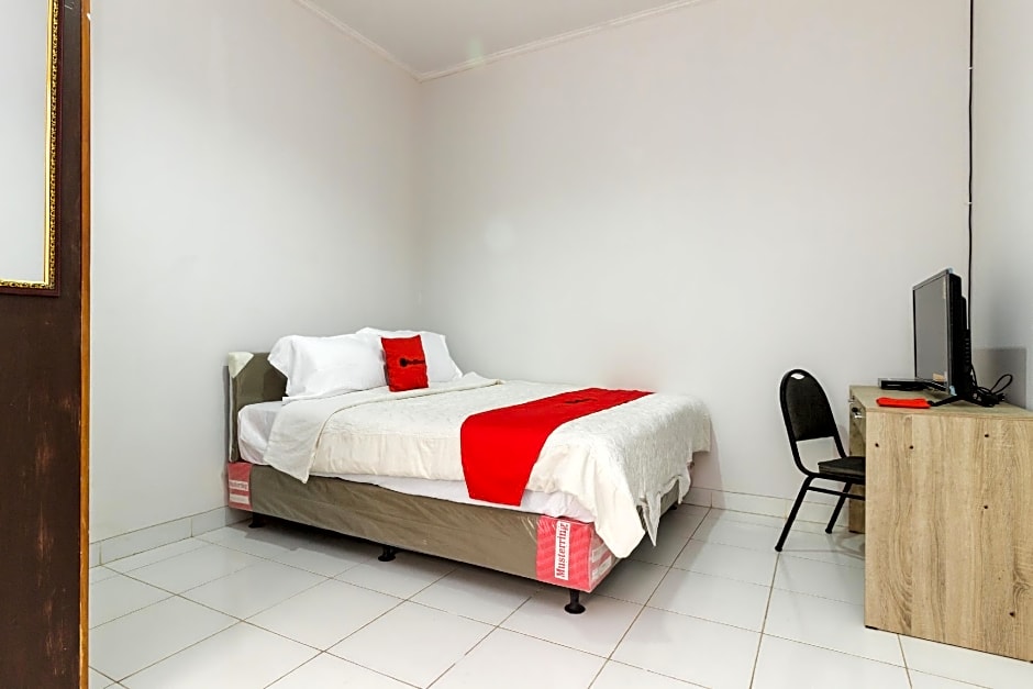 Formerly RedDoorz Syariah near Pondok Indah Mall 3