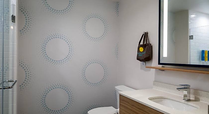 Tru by Hilton Atlanta Airport College Park