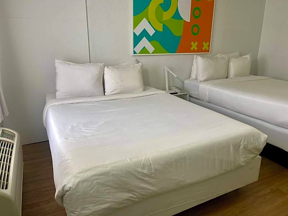 Impeccably cozy hotel room Developer Inn Express