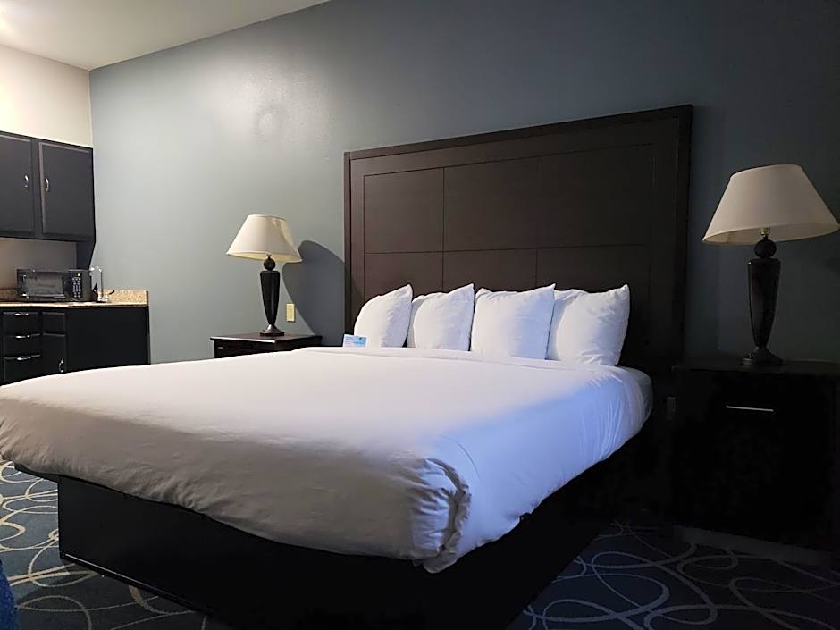 Days Inn & Suites by Wyndham Cleburne TX