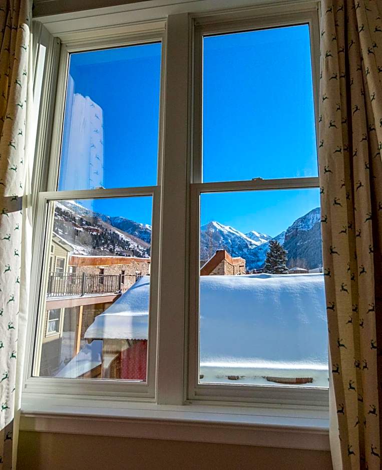 Dunton Town House Hotel