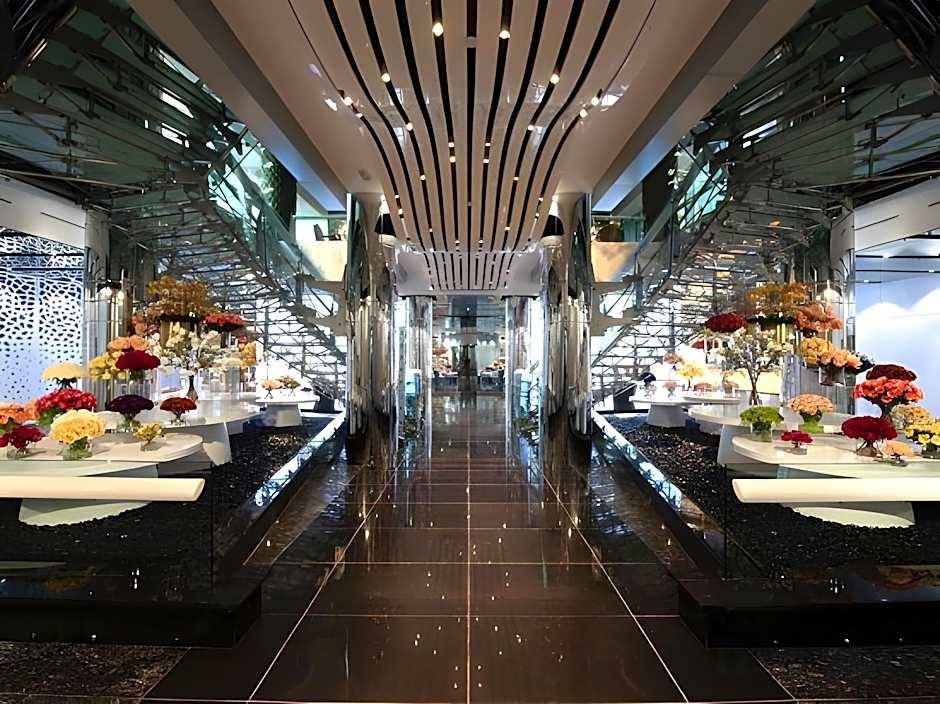 Golden Sands Hotel Creek